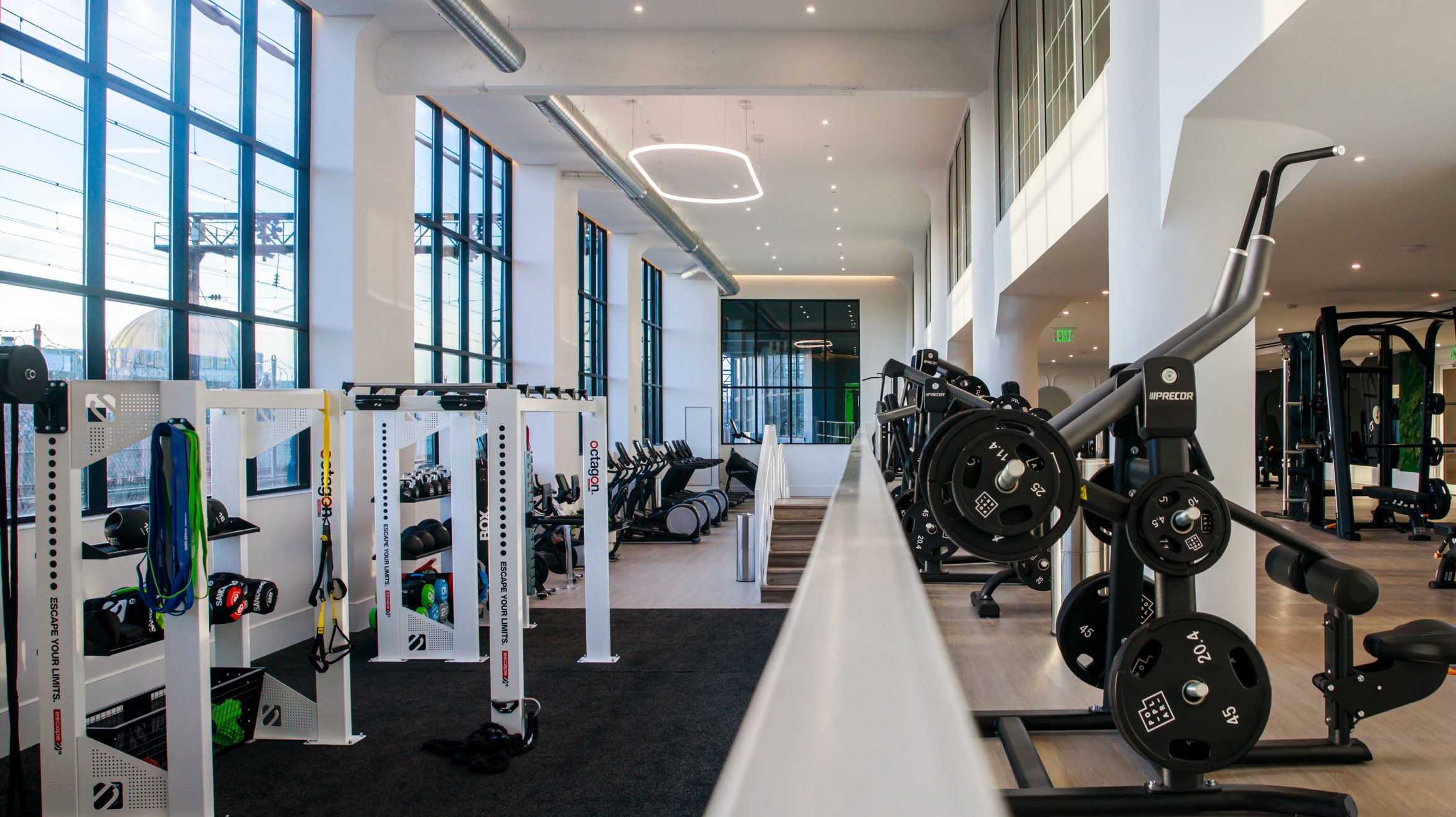 Poplar gym image with fitness equipment