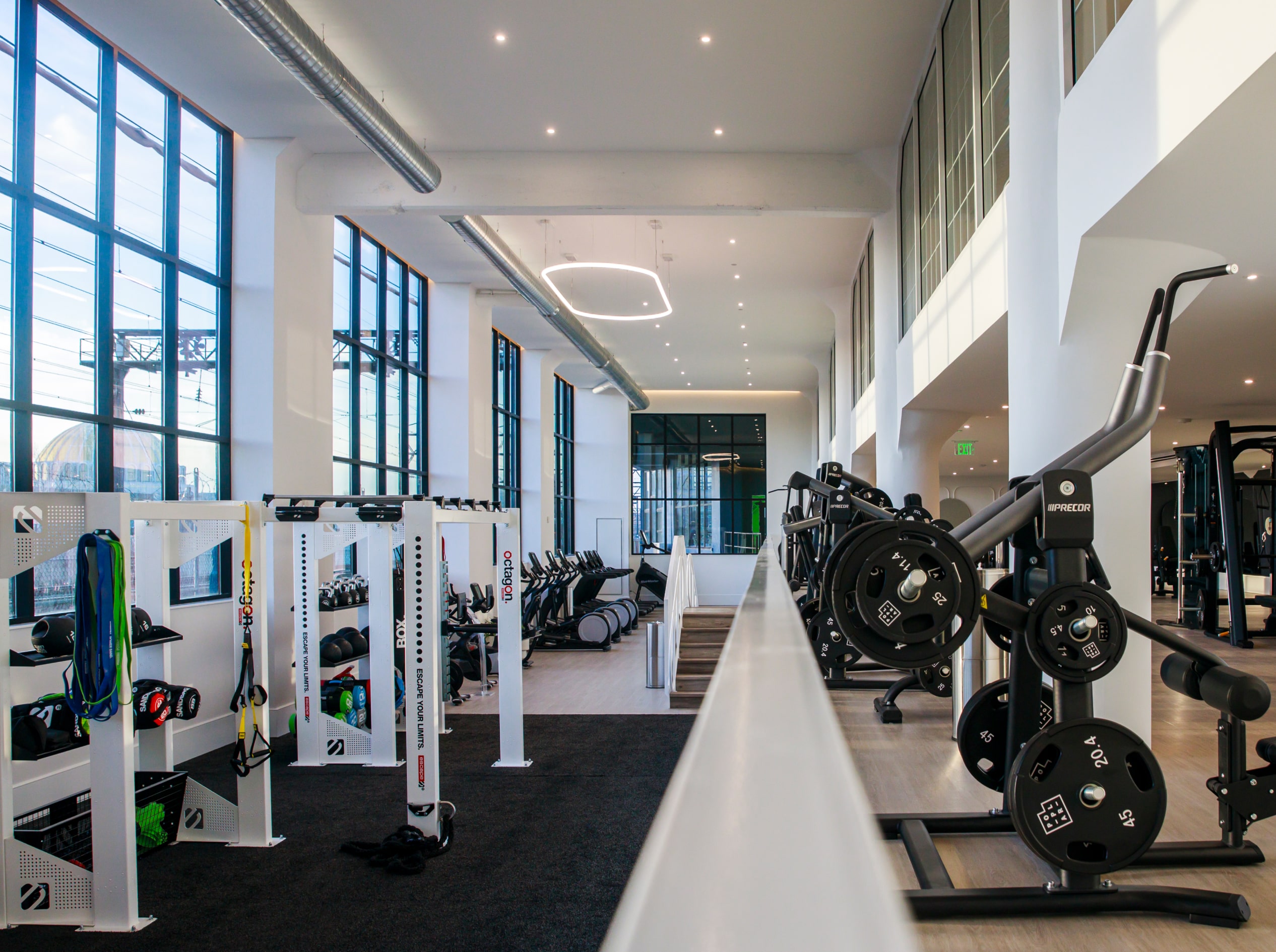 Poplar gym image with fitness equipment