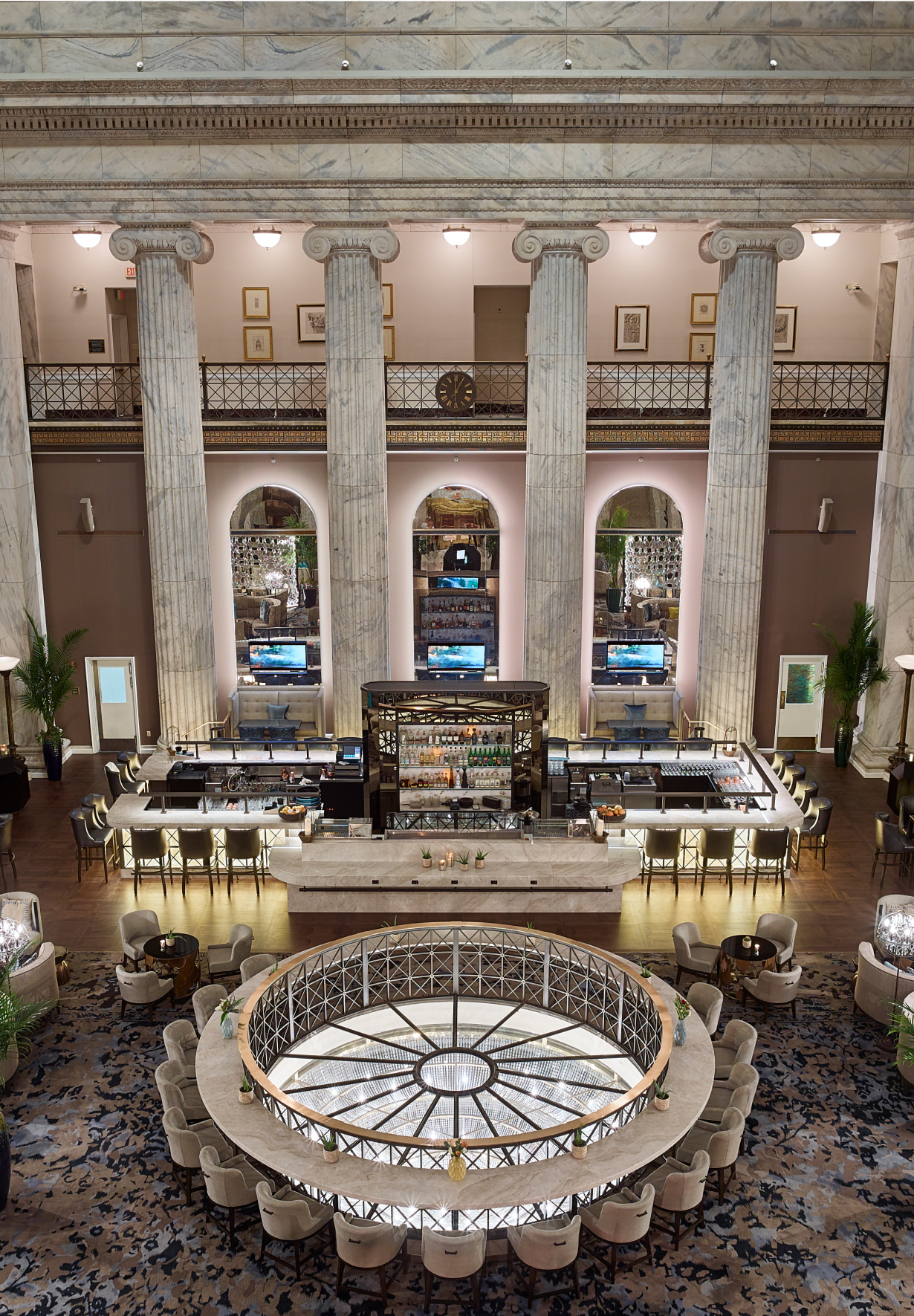 Ritz-Carlton Hotel Bar and sitting area