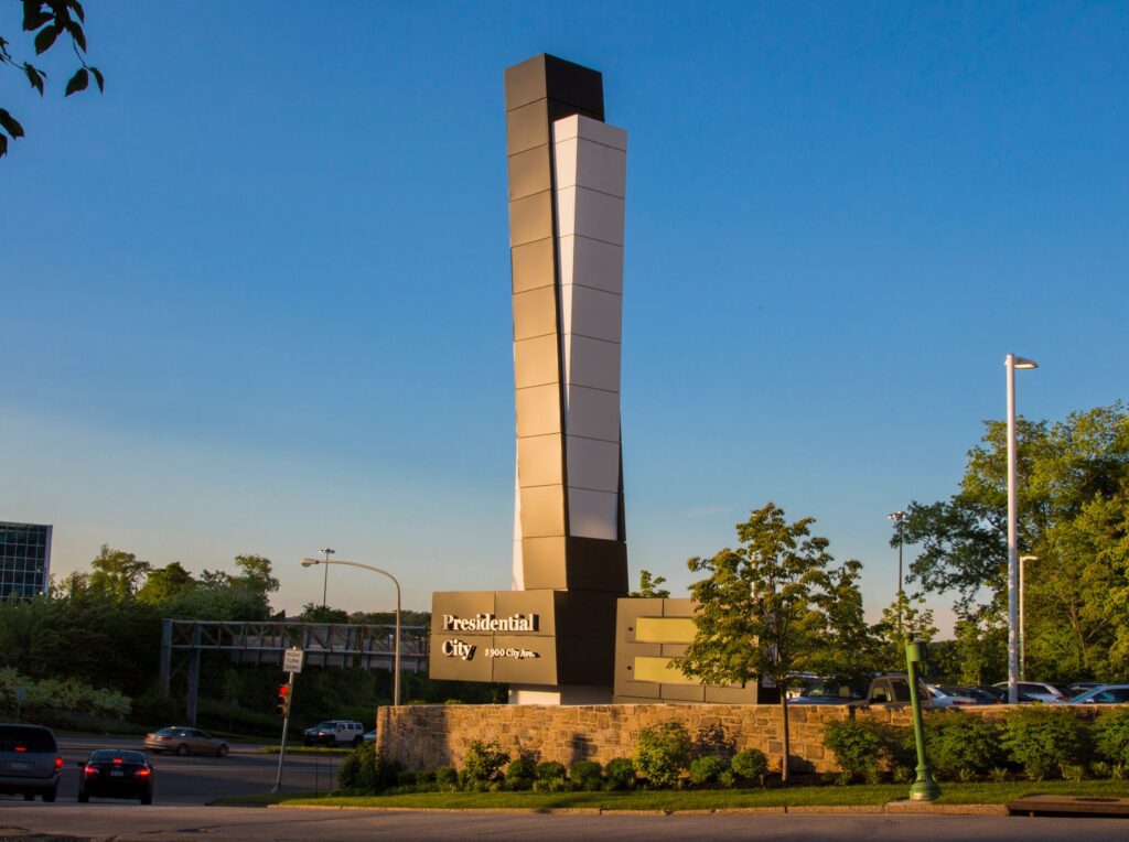 Obelisk-signage